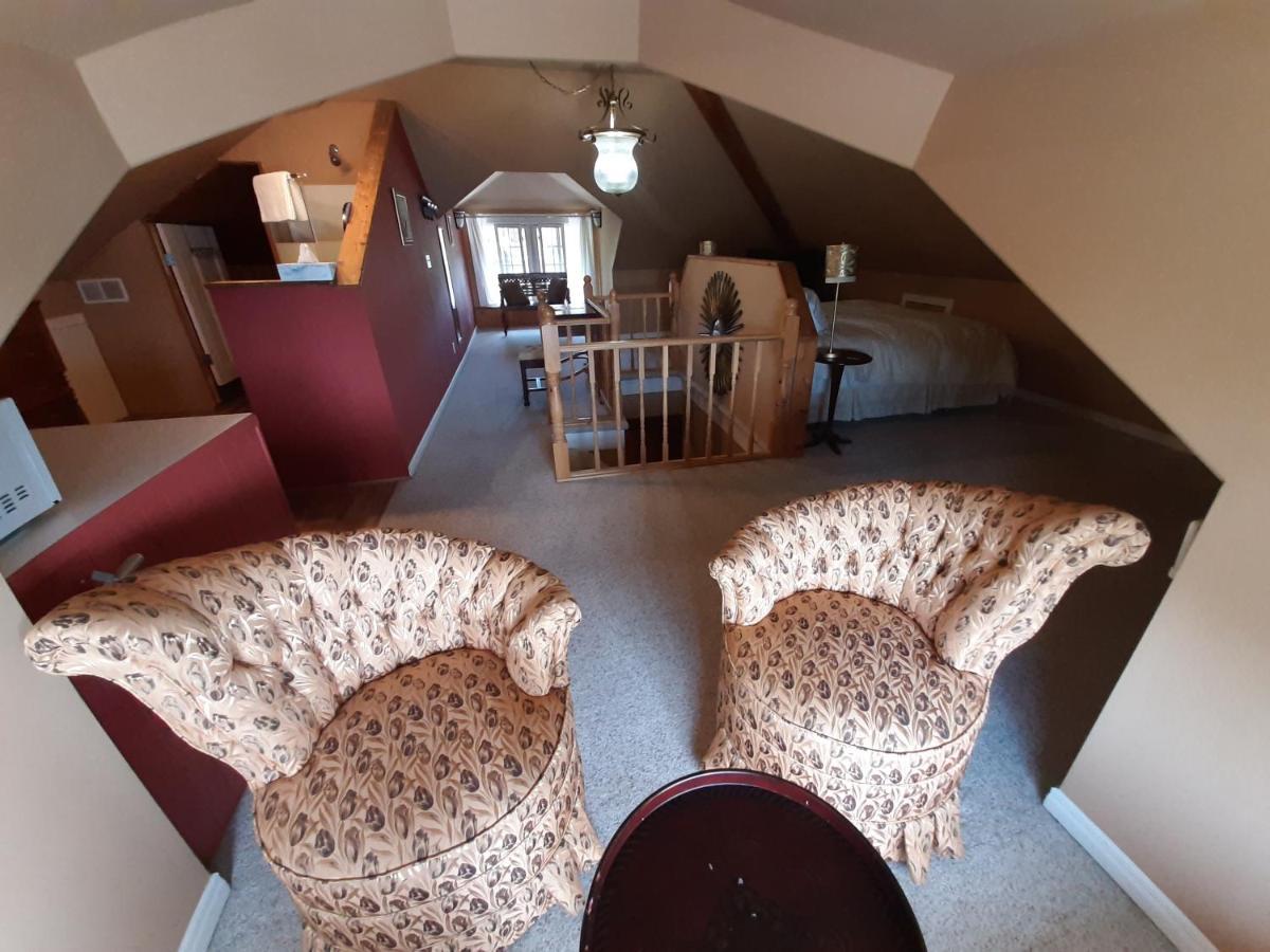 Stonewater Manor B&B Gananoque Exterior photo