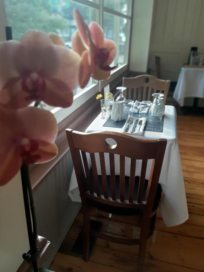 Stonewater Manor B&B Gananoque Exterior photo
