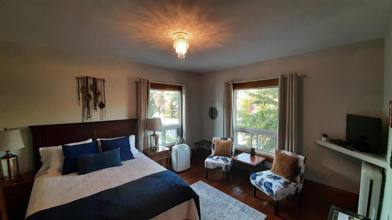 Stonewater Manor B&B Gananoque Exterior photo