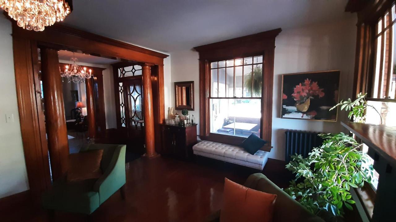 Stonewater Manor B&B Gananoque Exterior photo
