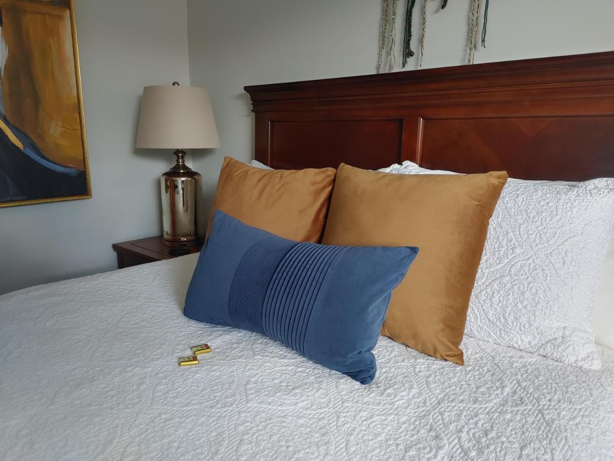 Stonewater Manor B&B Gananoque Exterior photo