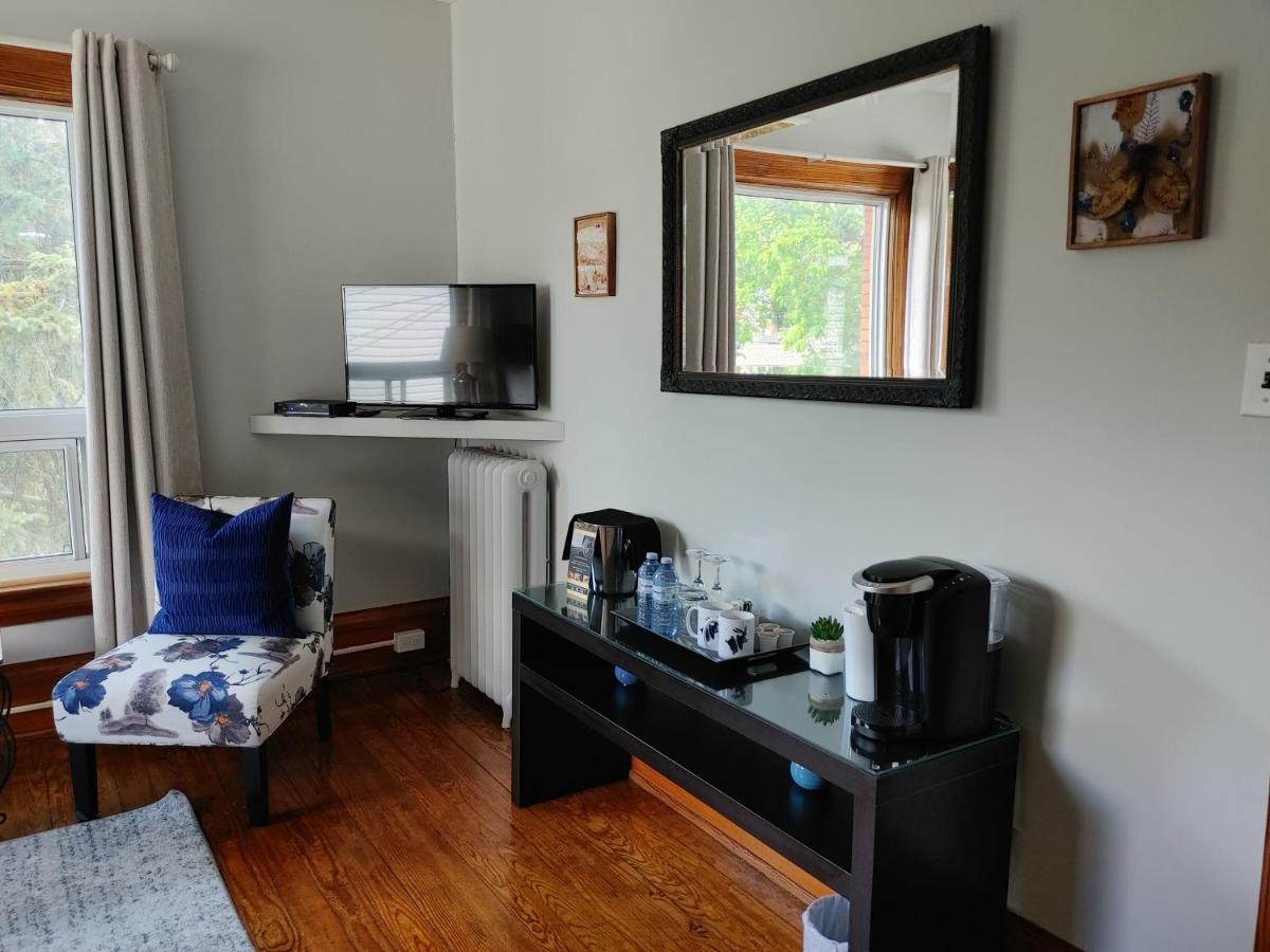 Stonewater Manor B&B Gananoque Exterior photo