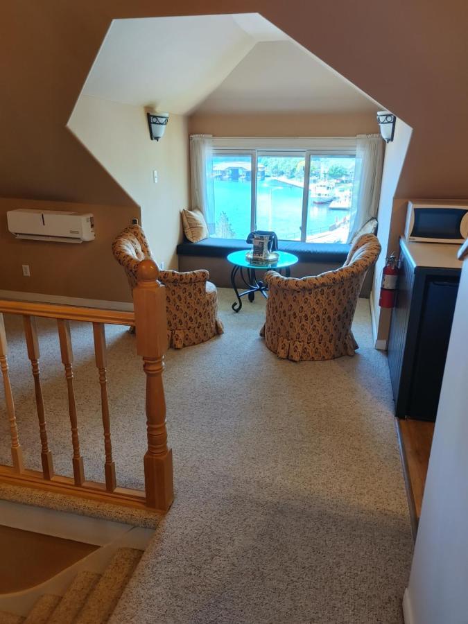 Stonewater Manor B&B Gananoque Exterior photo