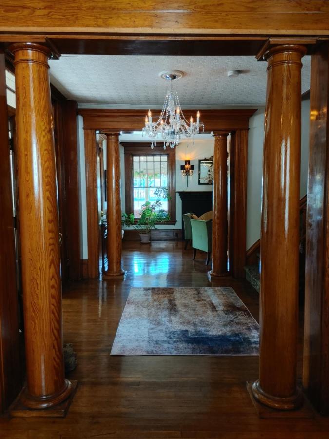 Stonewater Manor B&B Gananoque Exterior photo