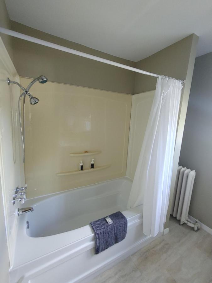 Stonewater Manor B&B Gananoque Exterior photo
