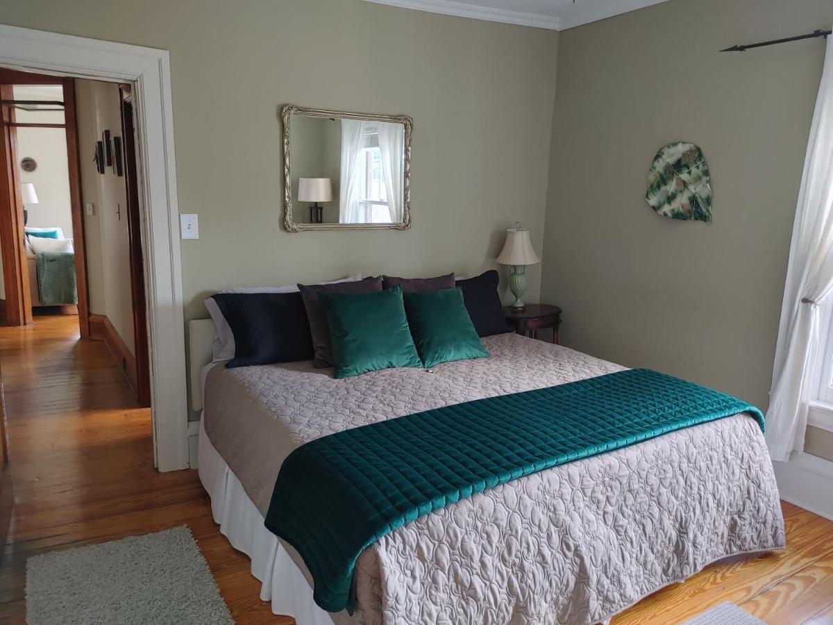 Stonewater Manor B&B Gananoque Exterior photo