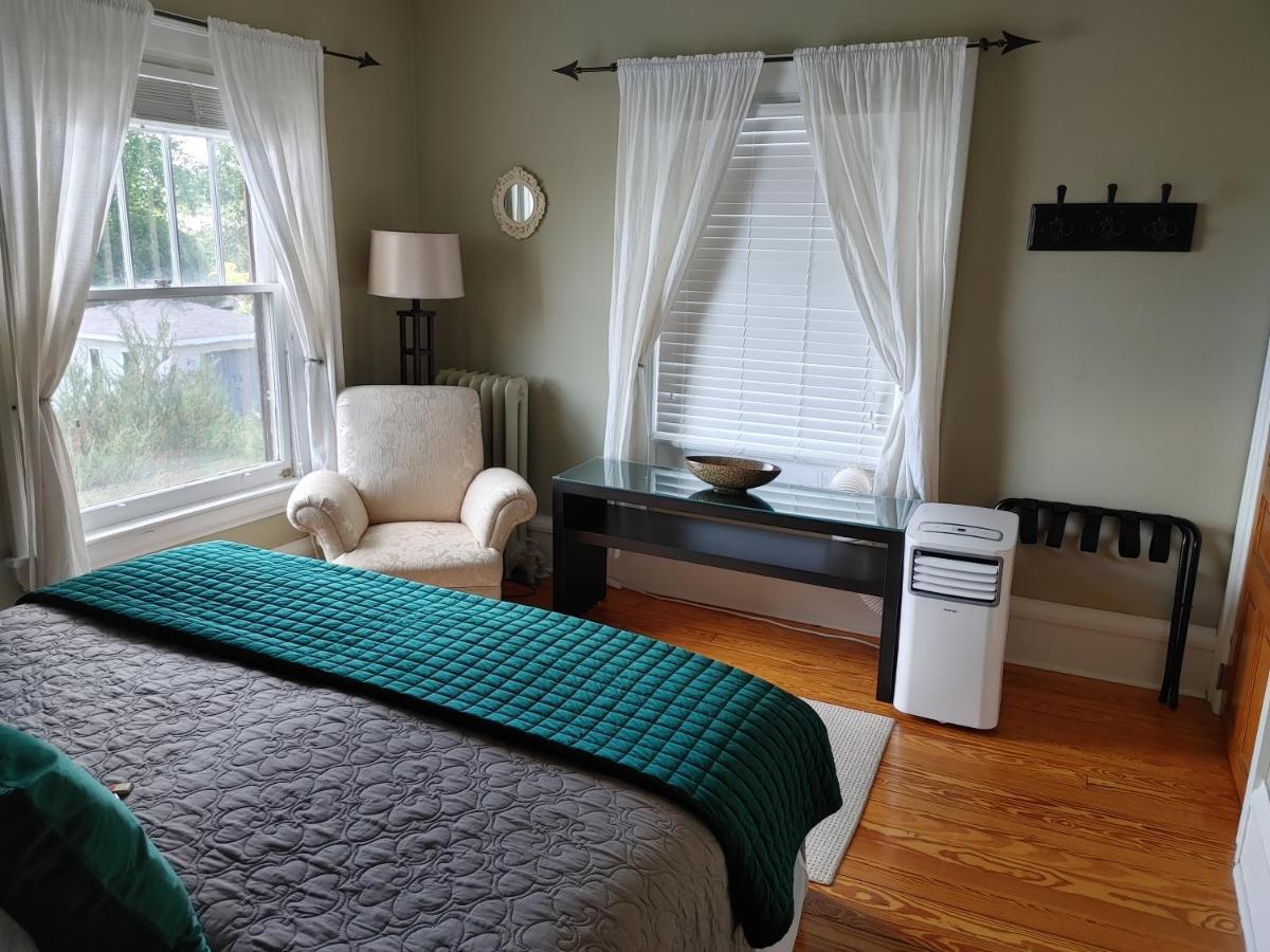 Stonewater Manor B&B Gananoque Exterior photo