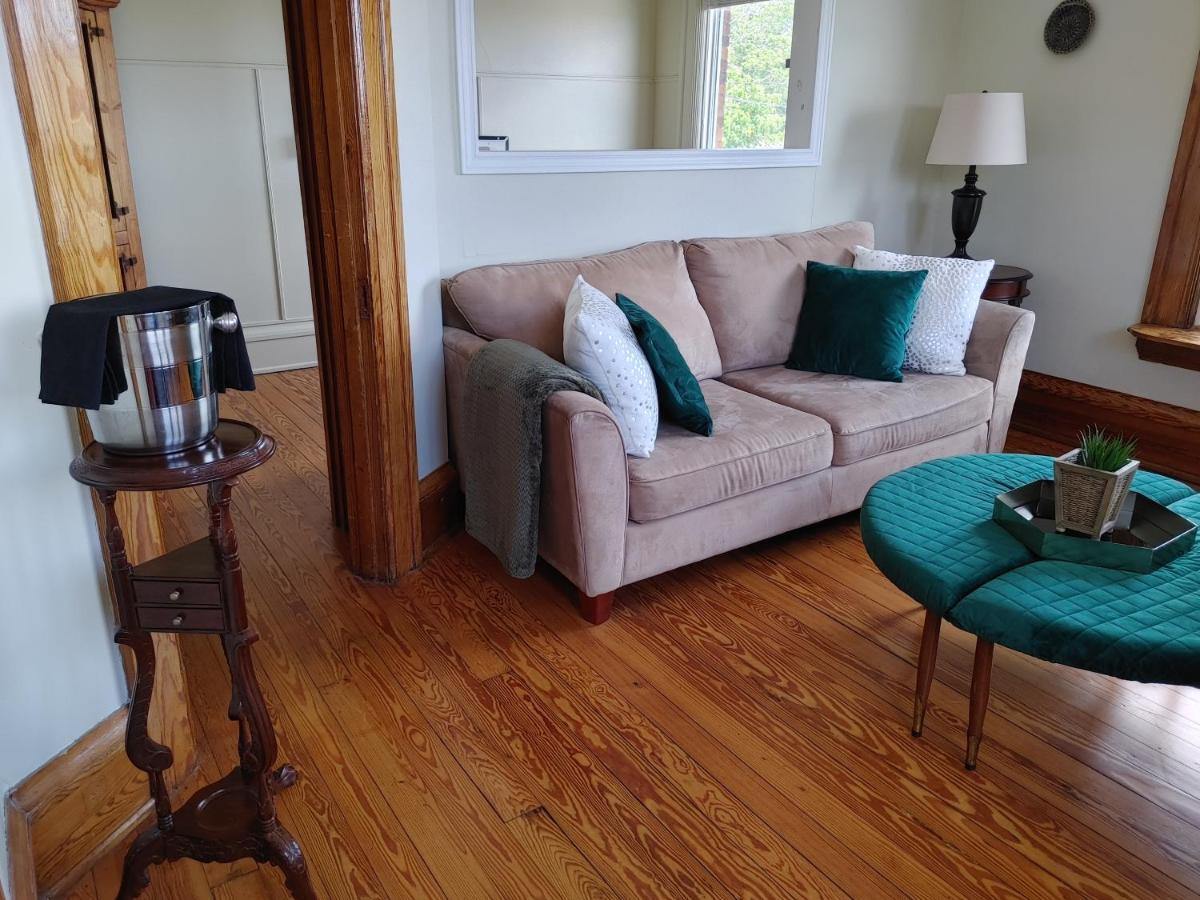 Stonewater Manor B&B Gananoque Exterior photo