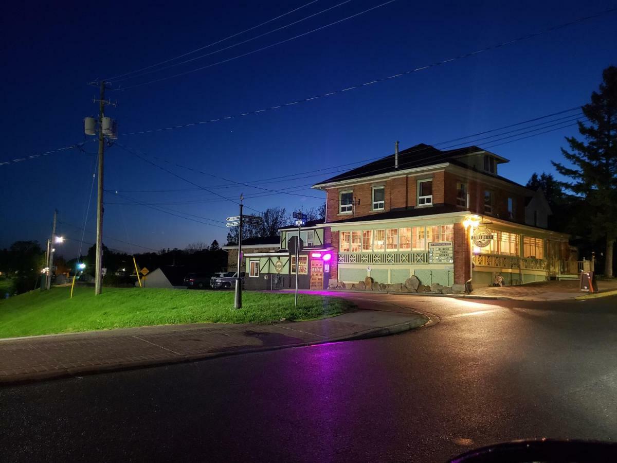 Stonewater Manor B&B Gananoque Exterior photo